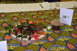 Décoration d'une table de la soirée festive d'octobre 2022 organisée par l'Amept Limousin à Saint-Victurnien (87)